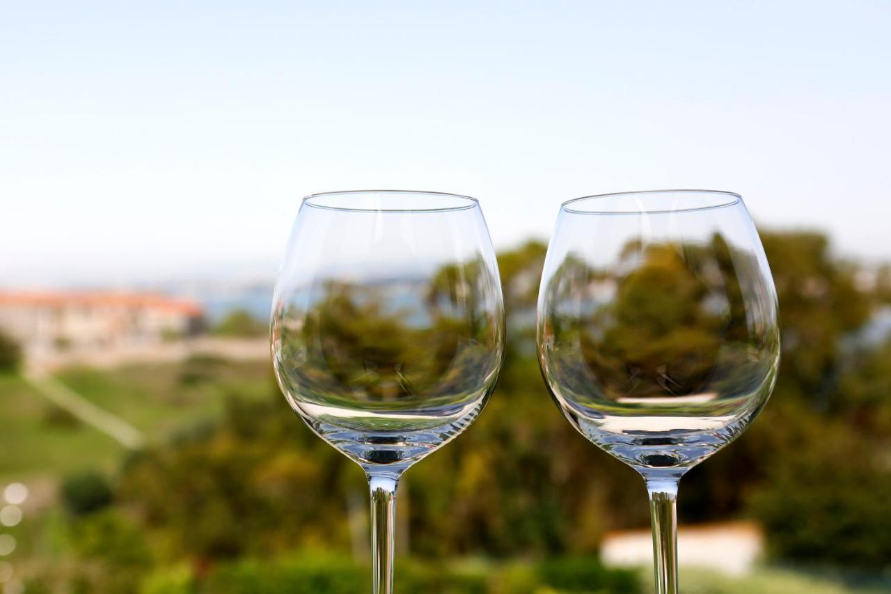 Ola Belem! Cozy Windmill, Stunning Views To Lisboa Bed & Breakfast Caparica Eksteriør bilde